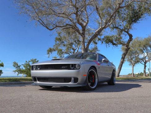 Used 2015 Dodge Challenger SRT Hellcat RWD image 11