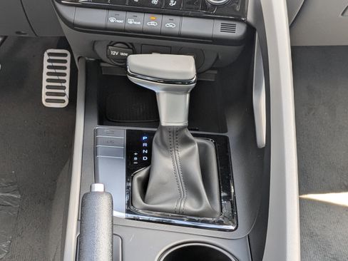 Used 2025 Hyundai Elantra Sport FWD image 15