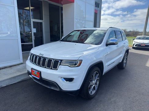 Used 2021 Jeep Grand Cherokee Limited w/ Luxury Group II image 2