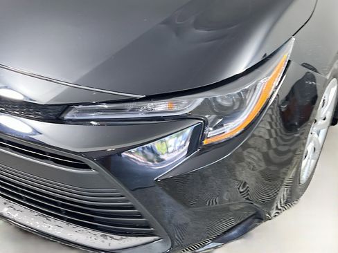 Used 2025 Toyota Corolla LE FWD image 12