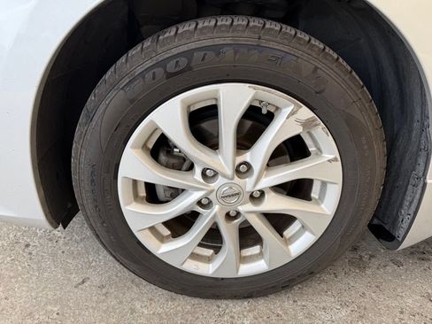 Used 2019 Nissan Sentra SV FWD image 5