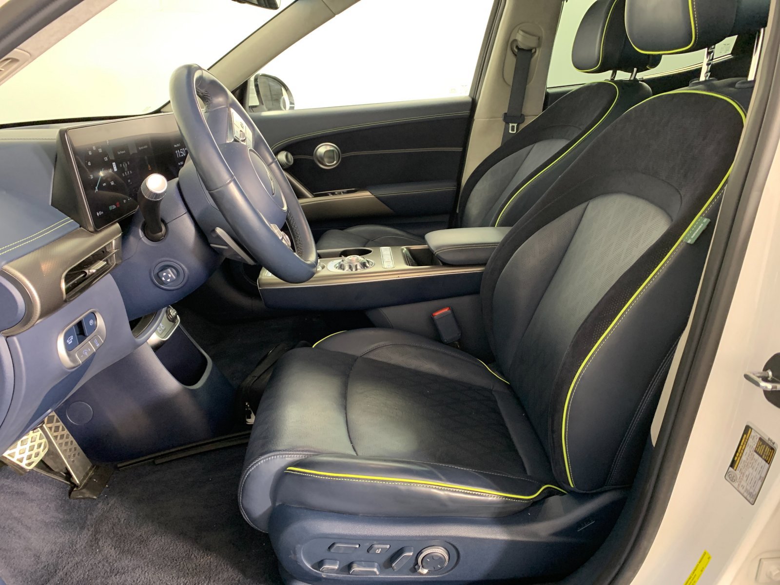 Used 2023 Genesis GV60 Performance AWD/4WD image 15
