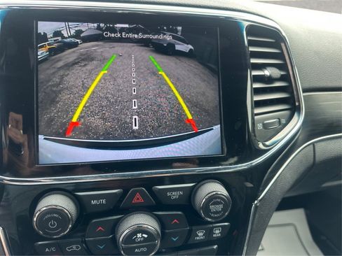 Used 2020 Jeep Grand Cherokee Limited w/ Luxury Group II AWD/4WD image 33