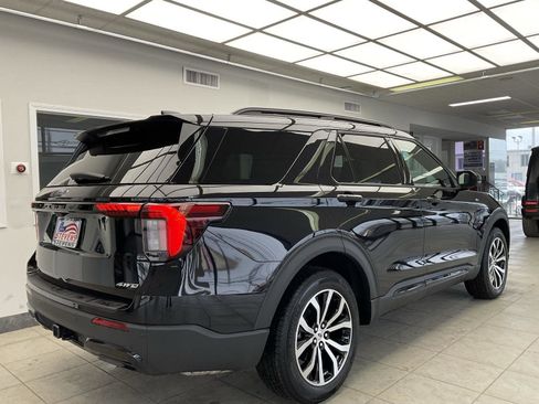Used 2025 Ford Explorer ST-Line image 5