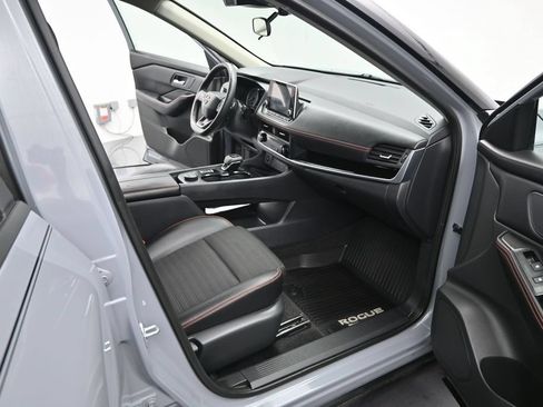 Used 2026 Nissan Rogue SV AWD/4WD image 6