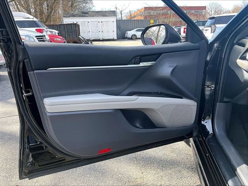 Used 2022 Toyota Camry SE image 9