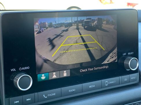 Used 2025 Honda HR-V LX image 17