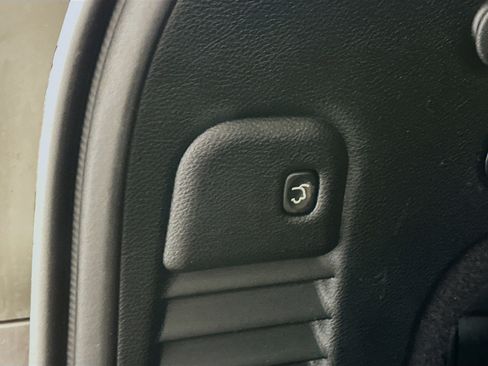 Used 2015 Jeep Grand Cherokee Limited w/ Luxury Group II image 32