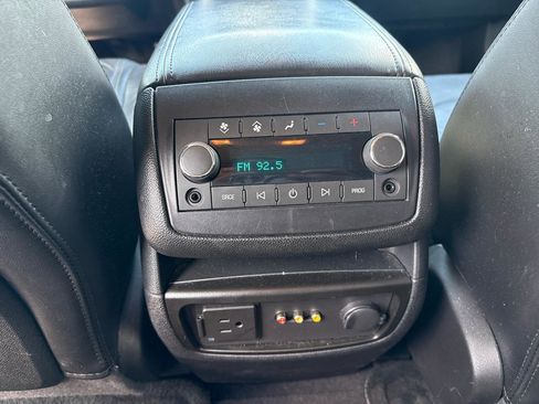 Used 2011 Chevrolet Traverse LT w/ LPO, 'HIT The Road' Package FWD image 25