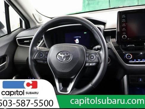 Used 2022 Toyota Corolla Cross XLE image 17