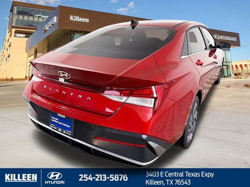 Used 2025 Hyundai Elantra SEL image 9