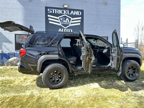 Used 2025 Toyota 4Runner SR5 image 28