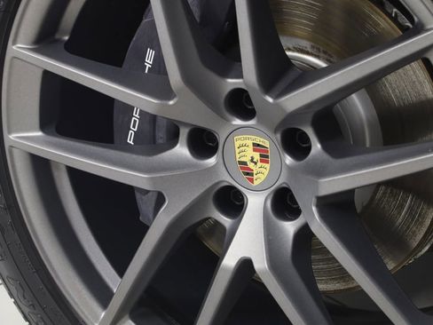 Used 2025 Porsche Macan image 18