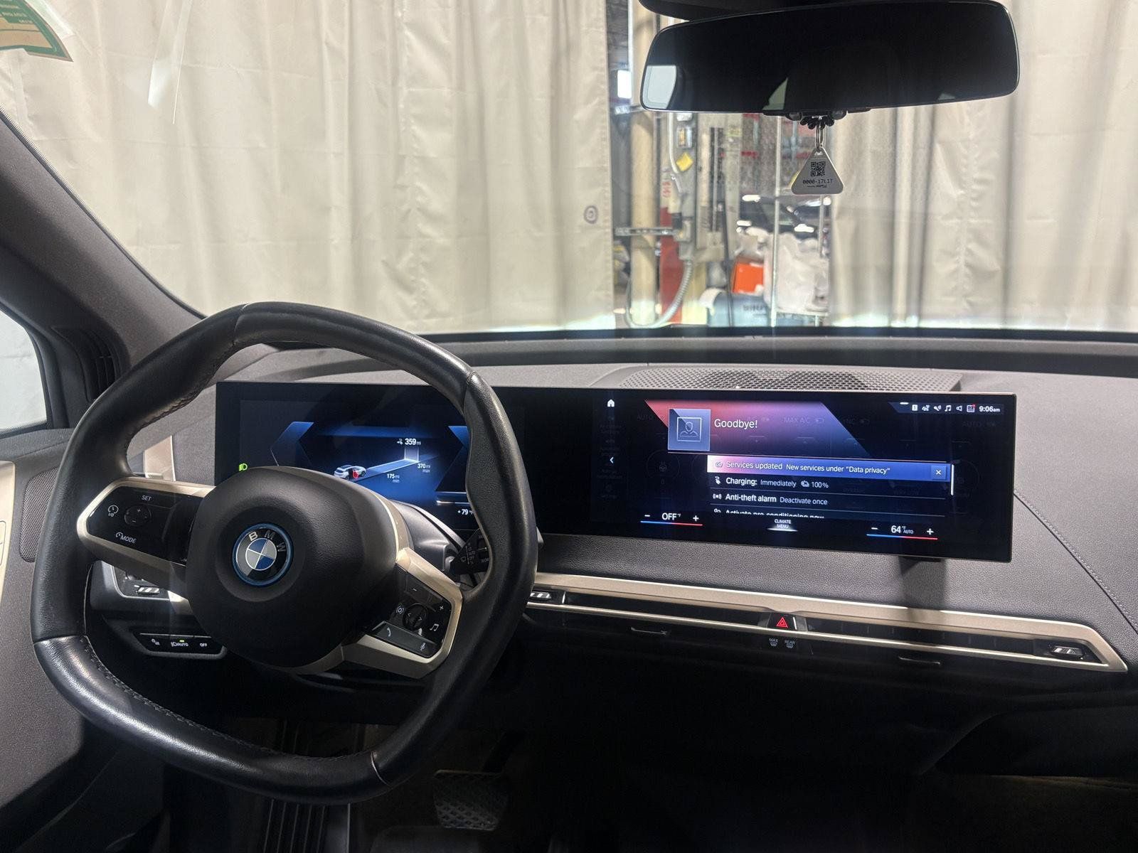Used 2023 BMW iX xDrive50 w/ Premium Package AWD/4WD image 4