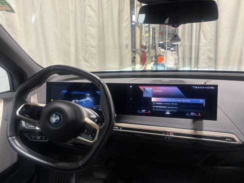 Used 2023 BMW iX xDrive50 w/ Premium Package AWD/4WD image 4