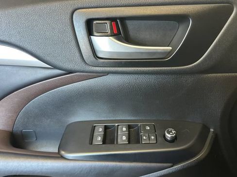 Certified 2019 Toyota Highlander XLE AWD/4WD image 15