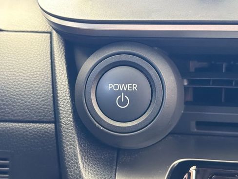 Used 2025 Toyota Prius LE FWD image 6