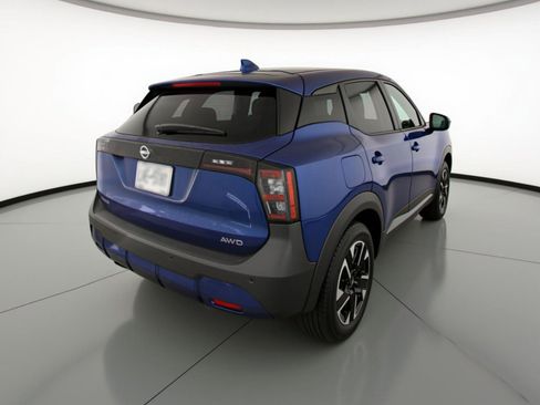 Used 2025 Nissan Kicks SV AWD/4WD image 9