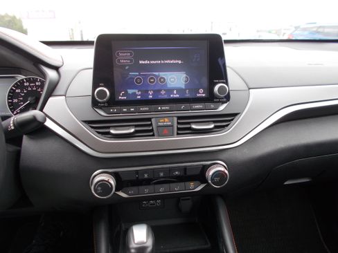 Used 2024 Nissan Altima 2.5 SR image 16