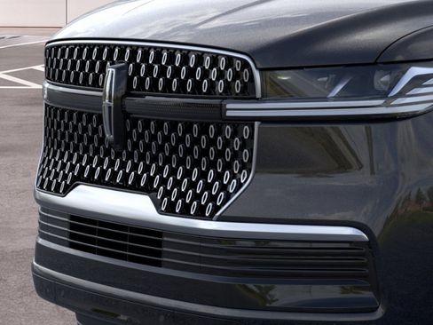 New 2026 Lincoln Navigator Reserve AWD/4WD image 17