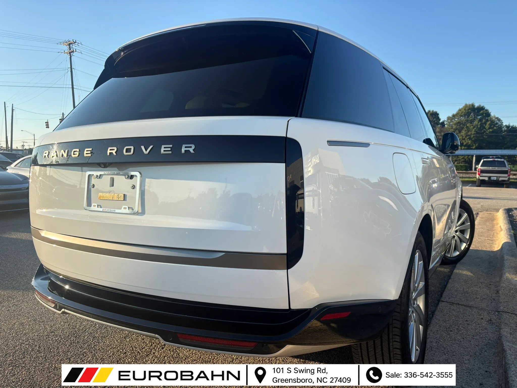 Used 2025 Land Rover Range Rover SE AWD/4WD image 5
