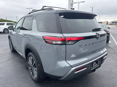 New 2026 Nissan Pathfinder Platinum AWD/4WD image 3