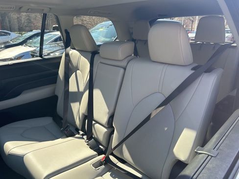 New 2026 Toyota Grand Highlander XLE image 9