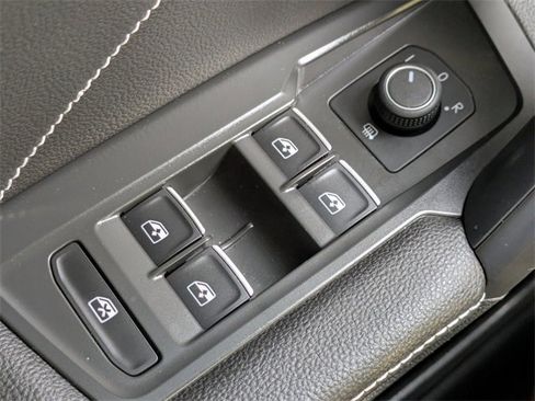 Used 2022 Volkswagen Tiguan SE R-Line image 26