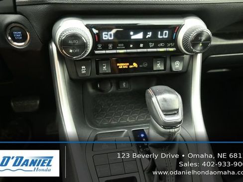 Used 2020 Toyota RAV4 XLE Premium AWD/4WD image 31
