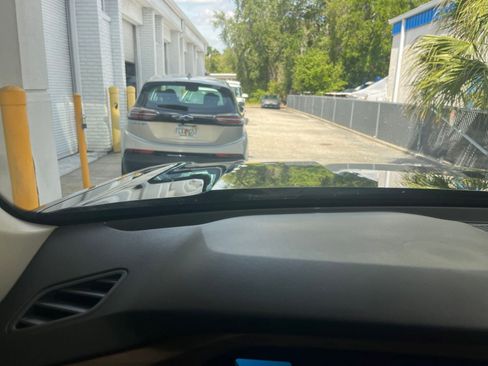 Used 2025 Volkswagen Atlas SE image 37