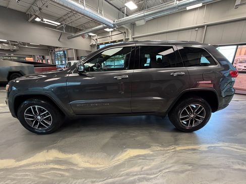 Used 2017 Jeep Grand Cherokee Limited AWD/4WD image 35