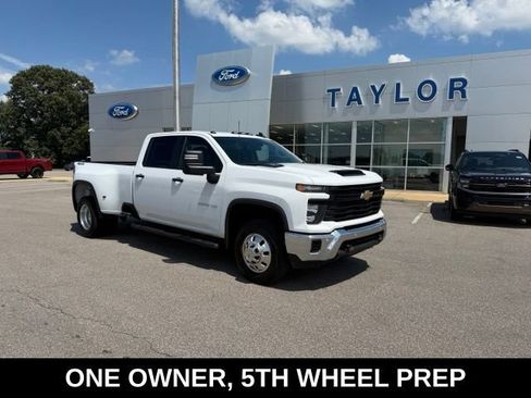 Used 2025 Chevrolet Silverado 3500 W/T AWD/4WD image 1