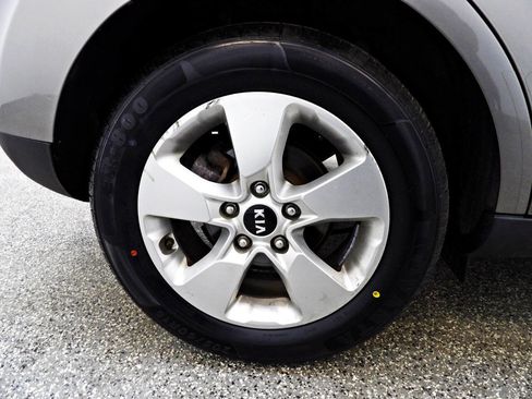 Used 2017 Kia Soul Base 4dr Crossover 6A image 19