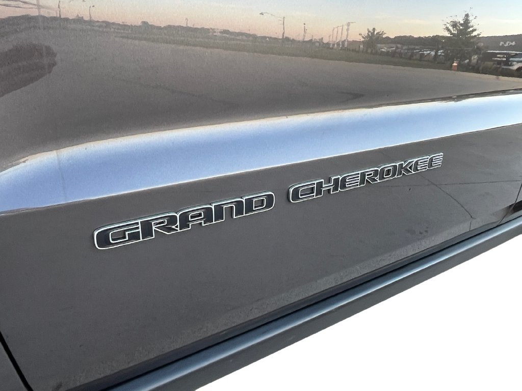 Used 2020 Jeep Grand Cherokee Limited AWD/4WD image 31