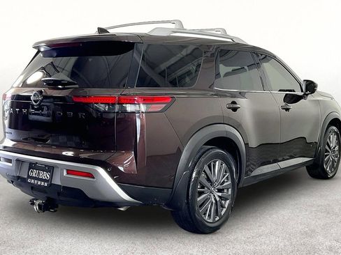 Used 2022 Nissan Pathfinder SL w/ SL Premium Package FWD image 2