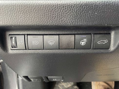 Used 2020 Toyota RAV4 XLE w/ Convenience Package image 27