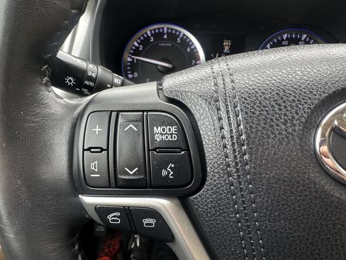 Used 2015 Toyota Highlander Limited image 25