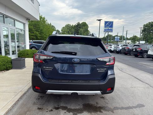 Used 2025 Subaru Outback Touring AWD/4WD image 4