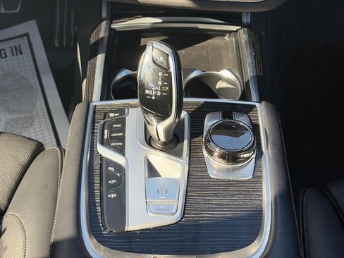 Used 2022 BMW 750i xDrive w/ Executive Package AWD/4WD image 16