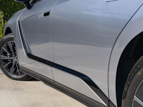 New 2026 Lexus ES 350e FWD image 8