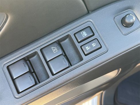 New 2025 Nissan Frontier SV w/ SV Convenience Package image 15