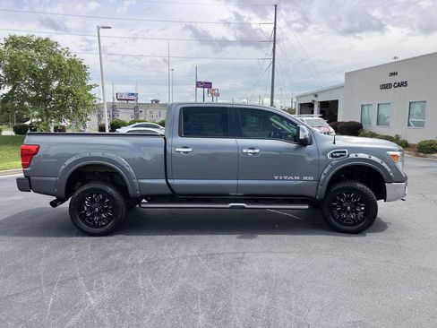 Used 2018 Nissan Titan SL w/ Chrome Package AWD/4WD image 6