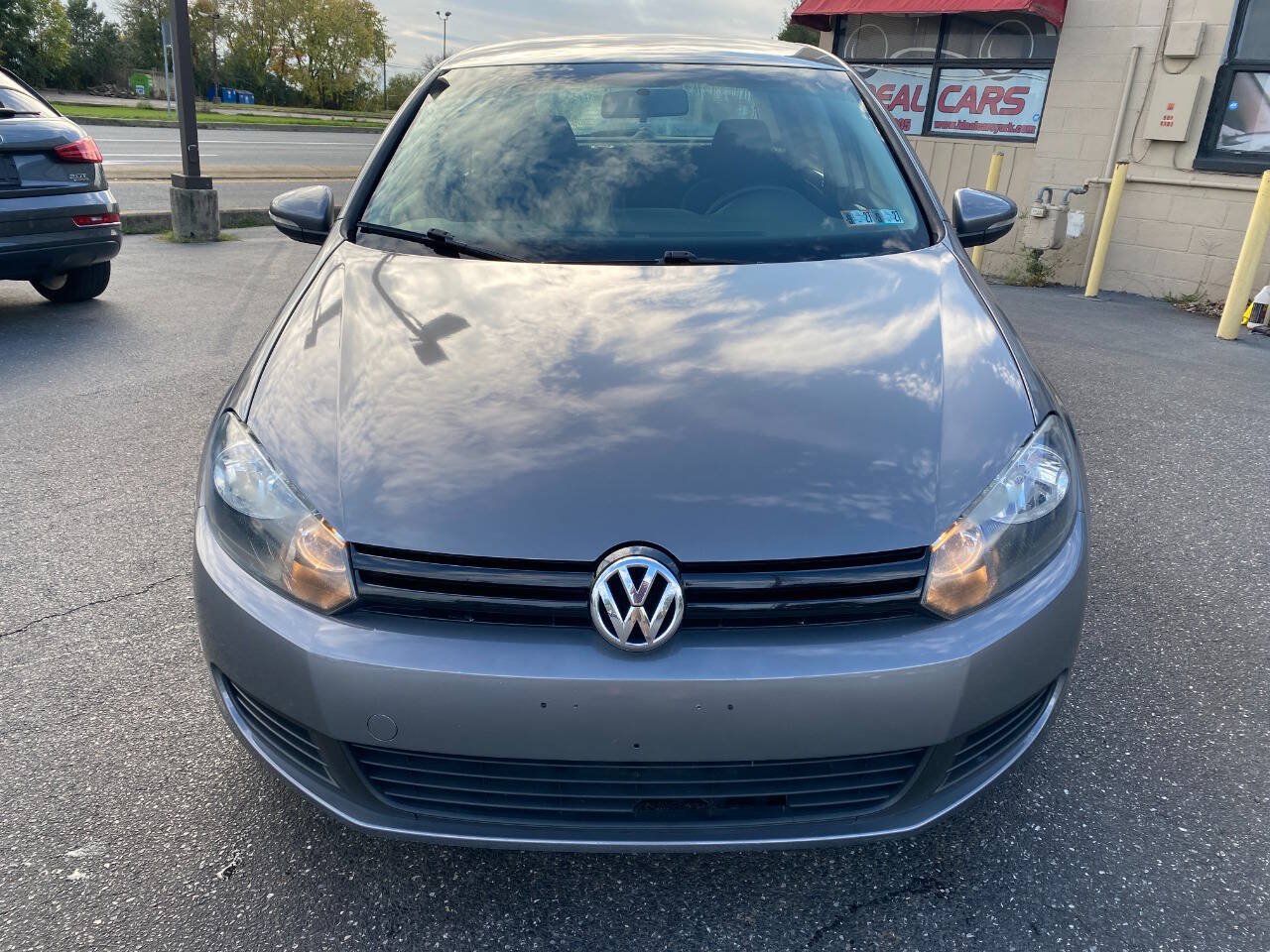 Used 2013 Volkswagen Golf 4-Door FWD image 8