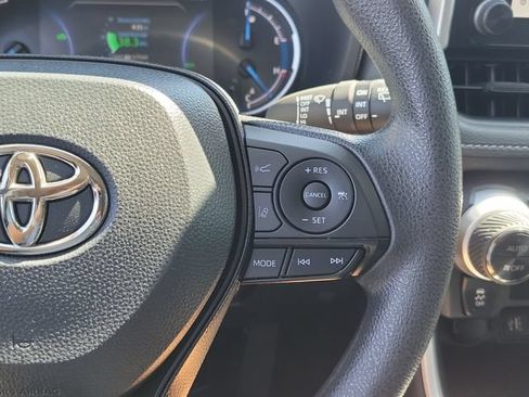 Used 2025 Toyota RAV4 XLE AWD/4WD image 8