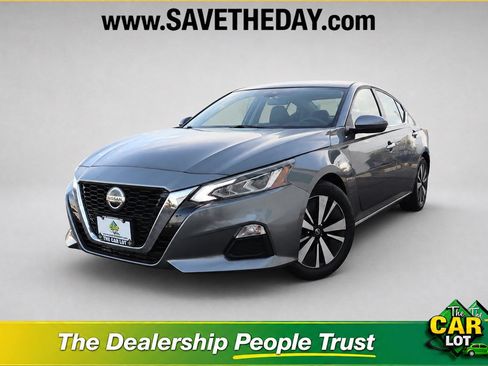 Used 2021 Nissan Altima 2.5 SV FWD image 1