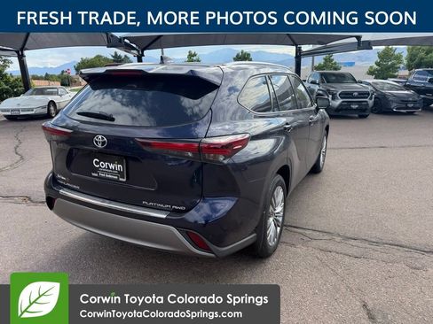 Used 2026 Toyota Highlander Platinum AWD/4WD image 7