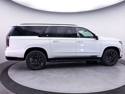 Used 2025 Cadillac Escalade ESV Sport w/ LPO, ONYX Package AWD/4WD image 45