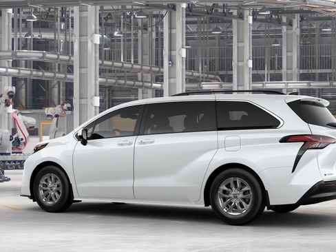 New 2025 Toyota Sienna LE image 5