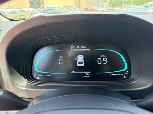 Used 2024 Hyundai Venue SE FWD image 9