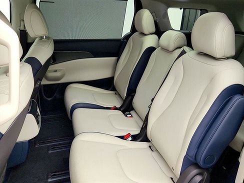 Used 2026 Kia Carnival SX w/ SX Dark Edition Package FWD image 20